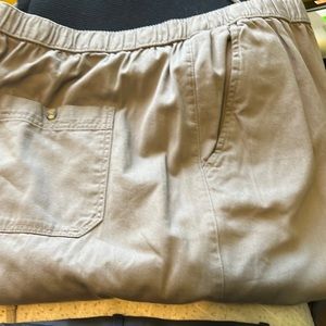 4 pair of men’s pants size 46 x30 in great condition